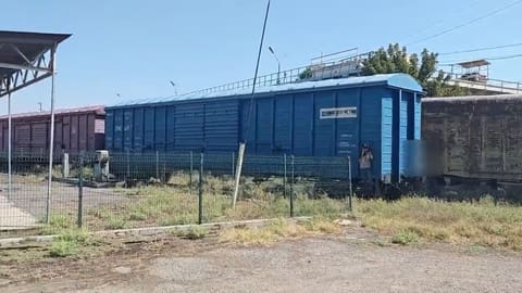 Подача вагонов и открытие груза